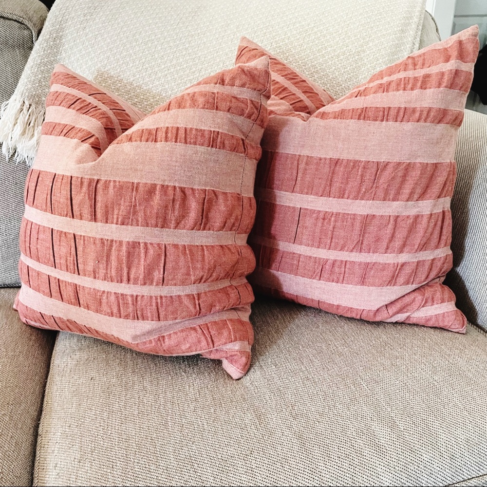 VINTAGE HOUSE set of 2 throw pillows